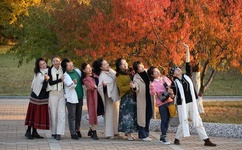 粉嫩被两个黑粗大频繁进出